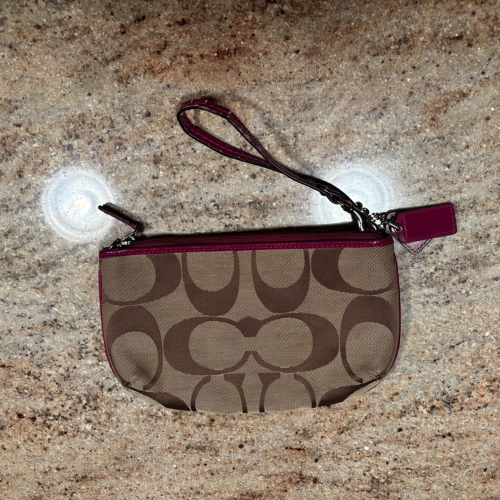 COACH Signature wristlet bag small - Picture 4 of 12